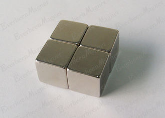 China De aangepaste N38-Magneten van het Neodymiumblok bedekten Hoge Energie 5 van NiCuNi * met een laag 5 * 5mm leverancier