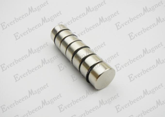 De sterke Magneten Dia van het Schijf Permanente Neodymium 15 mm * de Zilveren Kleur van 7 mm Dikte